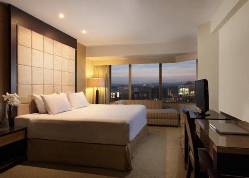 Hotel Santika Premiere Semarang Exterior photo
