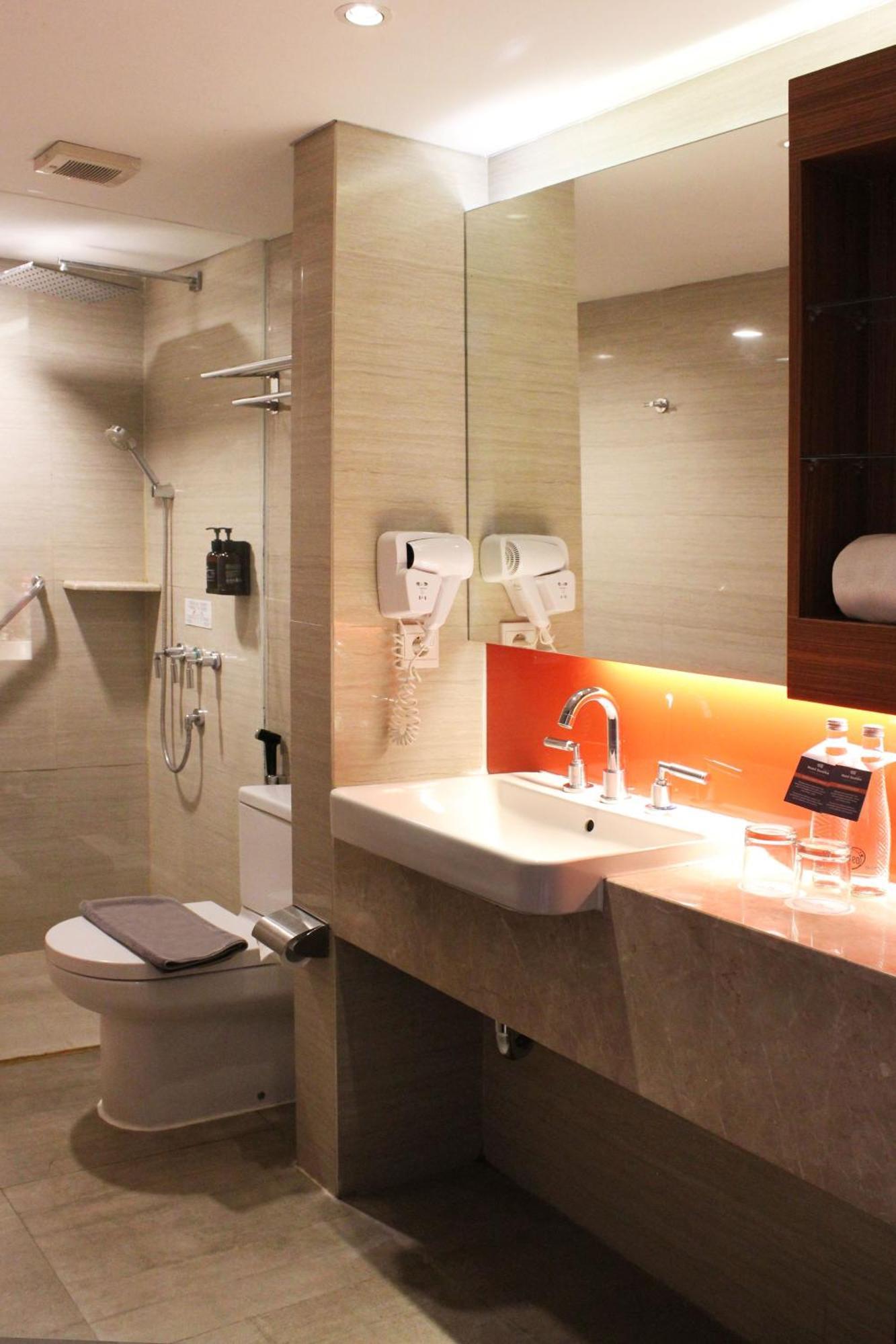 Hotel Santika Premiere Semarang Exterior photo