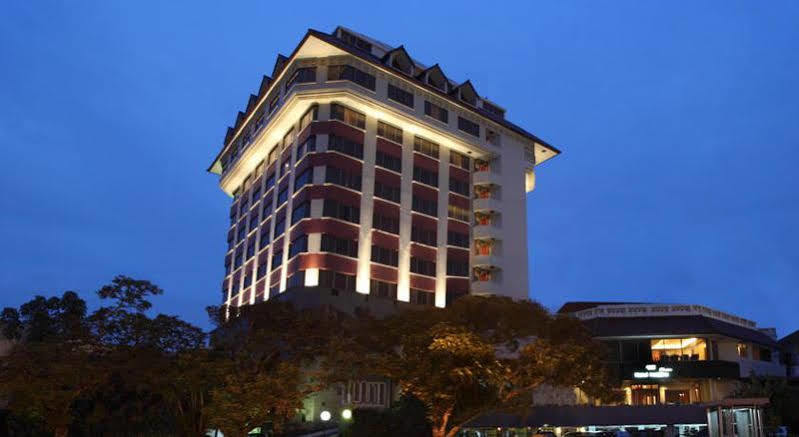 Hotel Santika Premiere Semarang Exterior photo